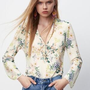 Zara Women's Lightweight Floral V-Neck Blouse Cream Size S